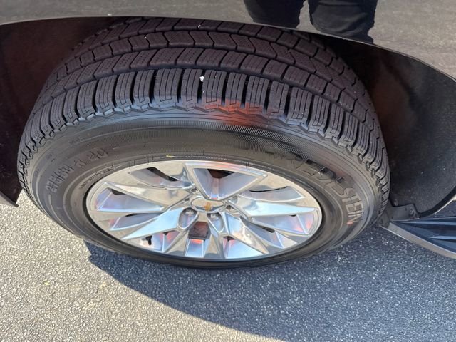 Used 2024 Chevrolet Suburban Premier image 15