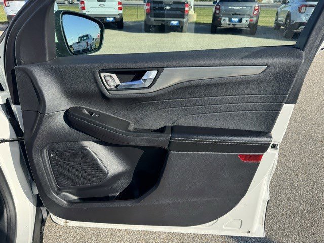 Certified 2022 Ford Escape Titanium w/ Class II Trailer Tow Package image 35