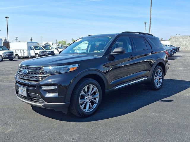 Certified 2023 Ford Explorer XLT w/ Equipment Group 202A AWD/4WD image 3