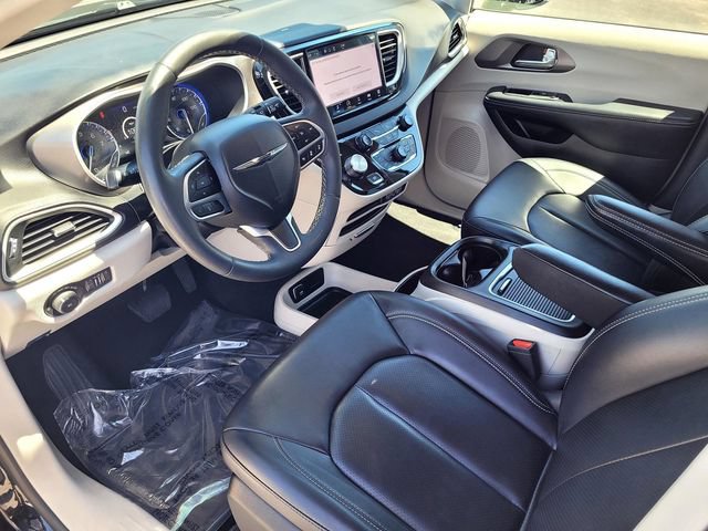 Used 2024 Chrysler Pacifica Touring-L FWD image 10