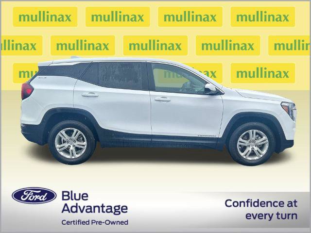 Used 2024 GMC Terrain SLE AWD/4WD image 2