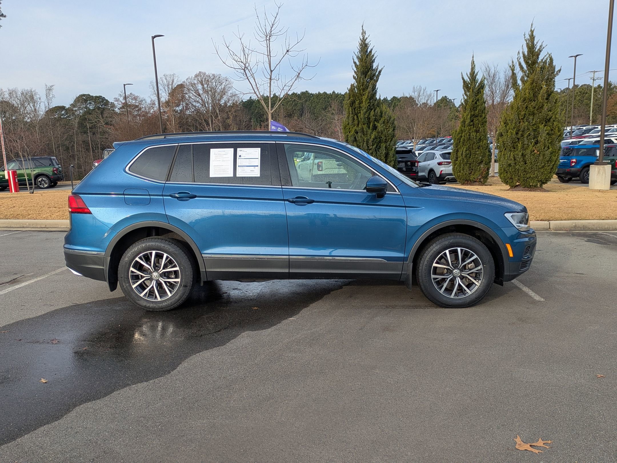Used 2020 Volkswagen Tiguan SE image 3