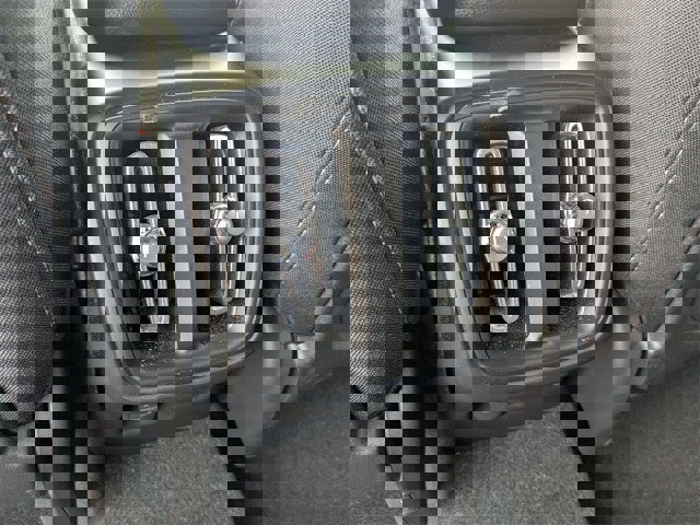 Used 2023 Volvo XC40 B5 Core image 25