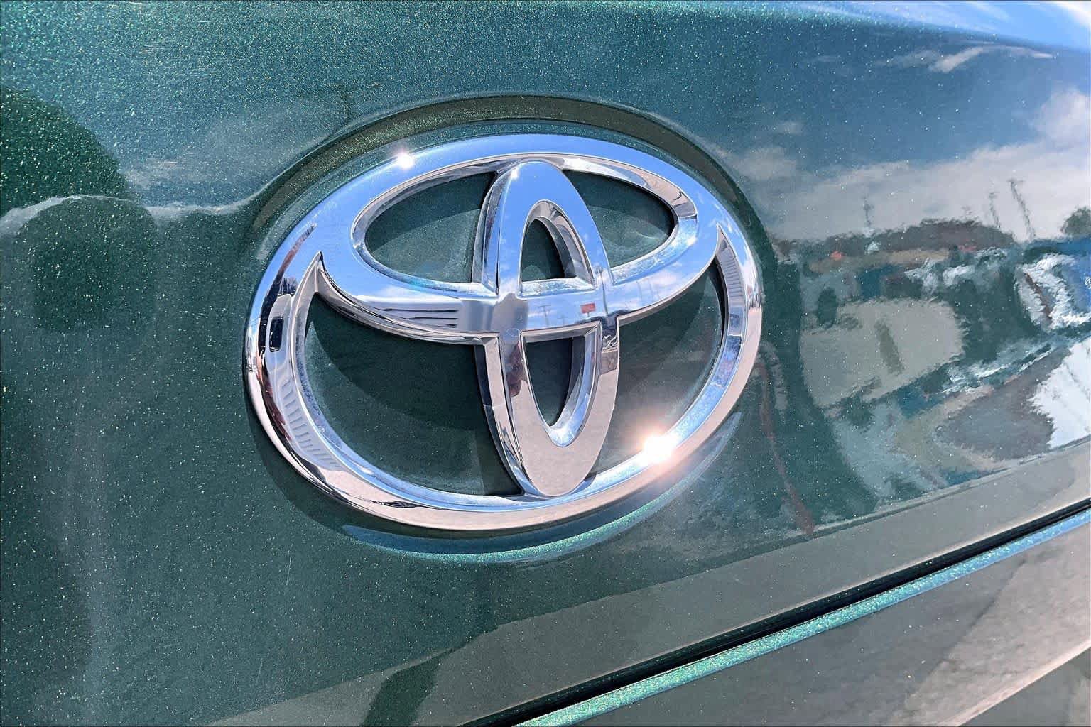 Used 2024 Toyota Corolla Cross XLE FWD image 30