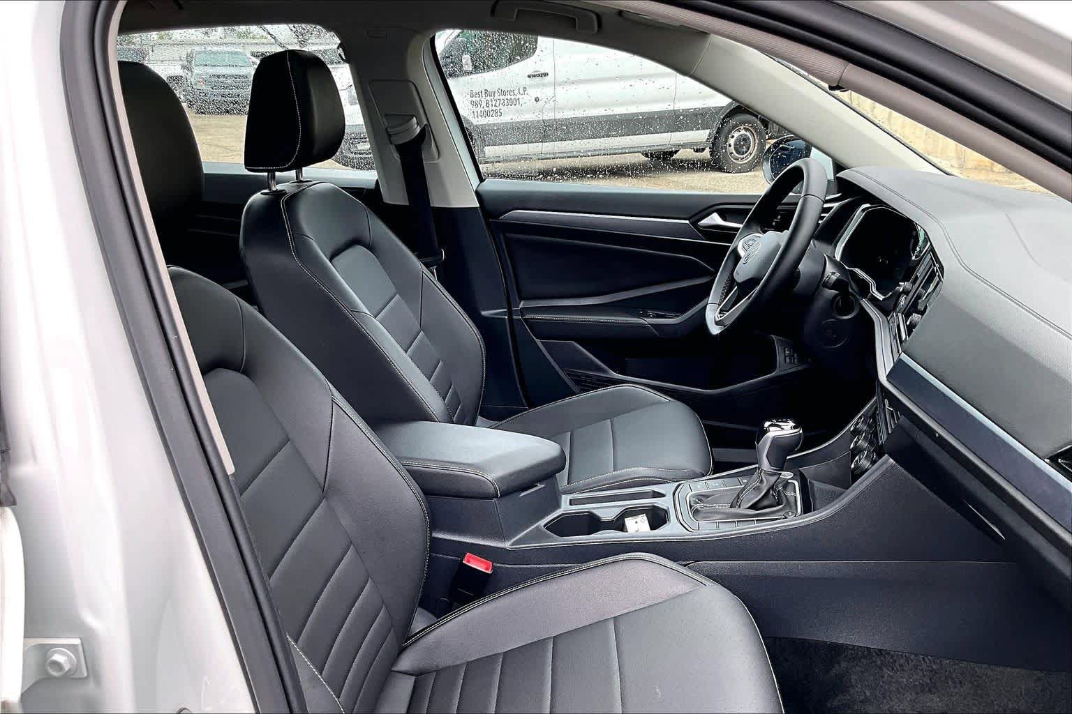 Used 2023 Volkswagen Jetta SE FWD image 8