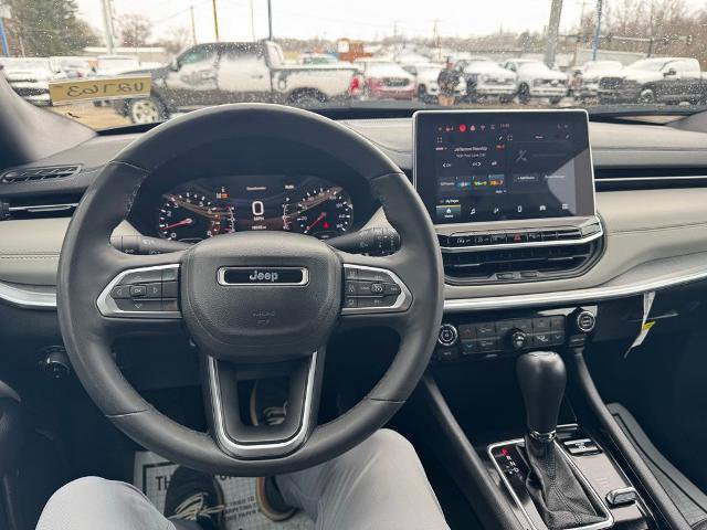 Used 2025 Jeep Compass Limited image 24