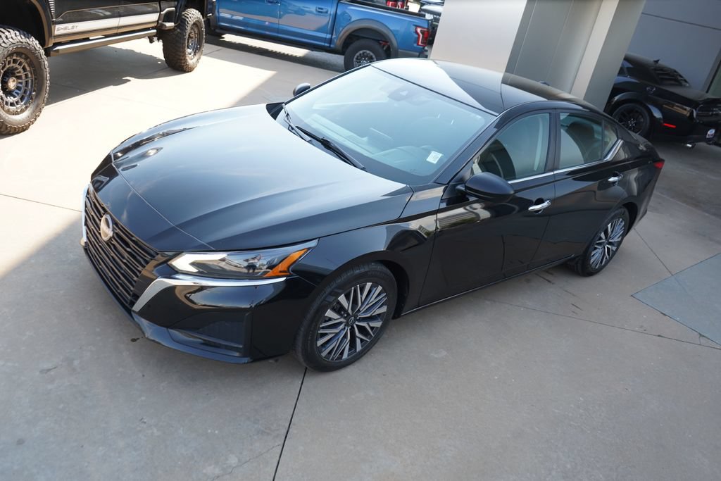 Used 2025 Nissan Altima 2.5 SV FWD image 10