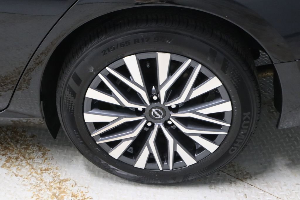 Used 2025 Nissan Altima 2.5 SV image 18