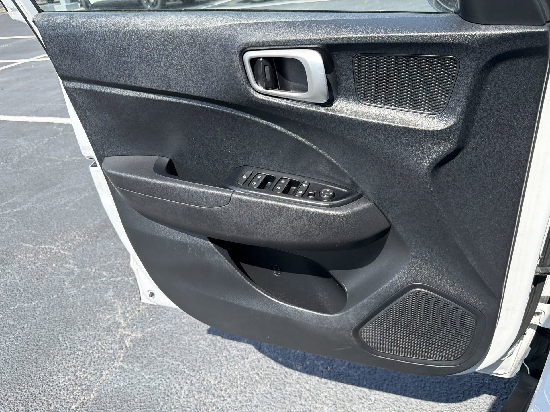 Used 2023 Hyundai Venue SEL FWD image 17