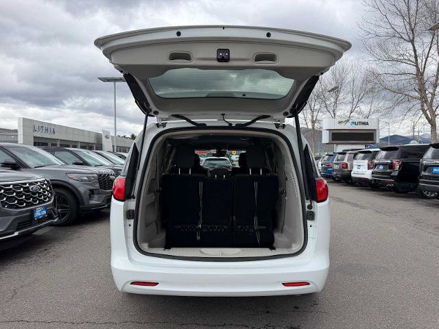 Used 2023 Chrysler Voyager LX image 9