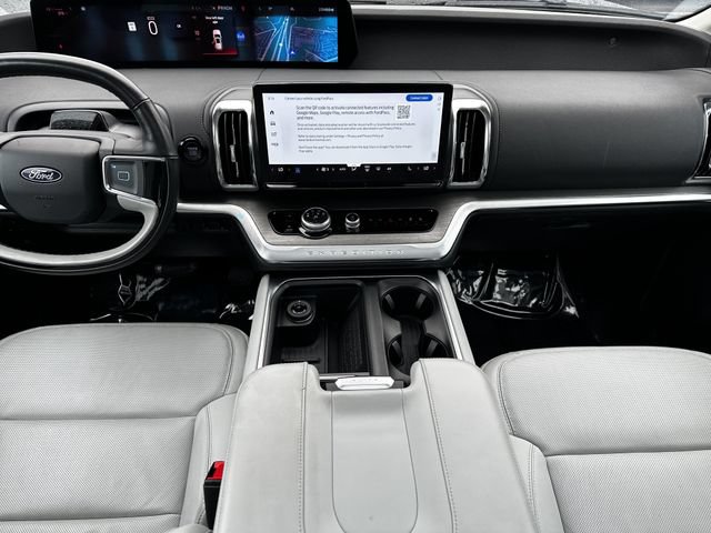 Certified 2025 Ford Expedition Platinum w/ Driver's Package AWD/4WD image 15