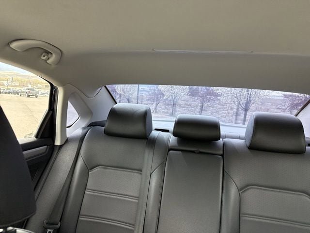 Used 2022 Volkswagen Passat 2.0T SE FWD image 26
