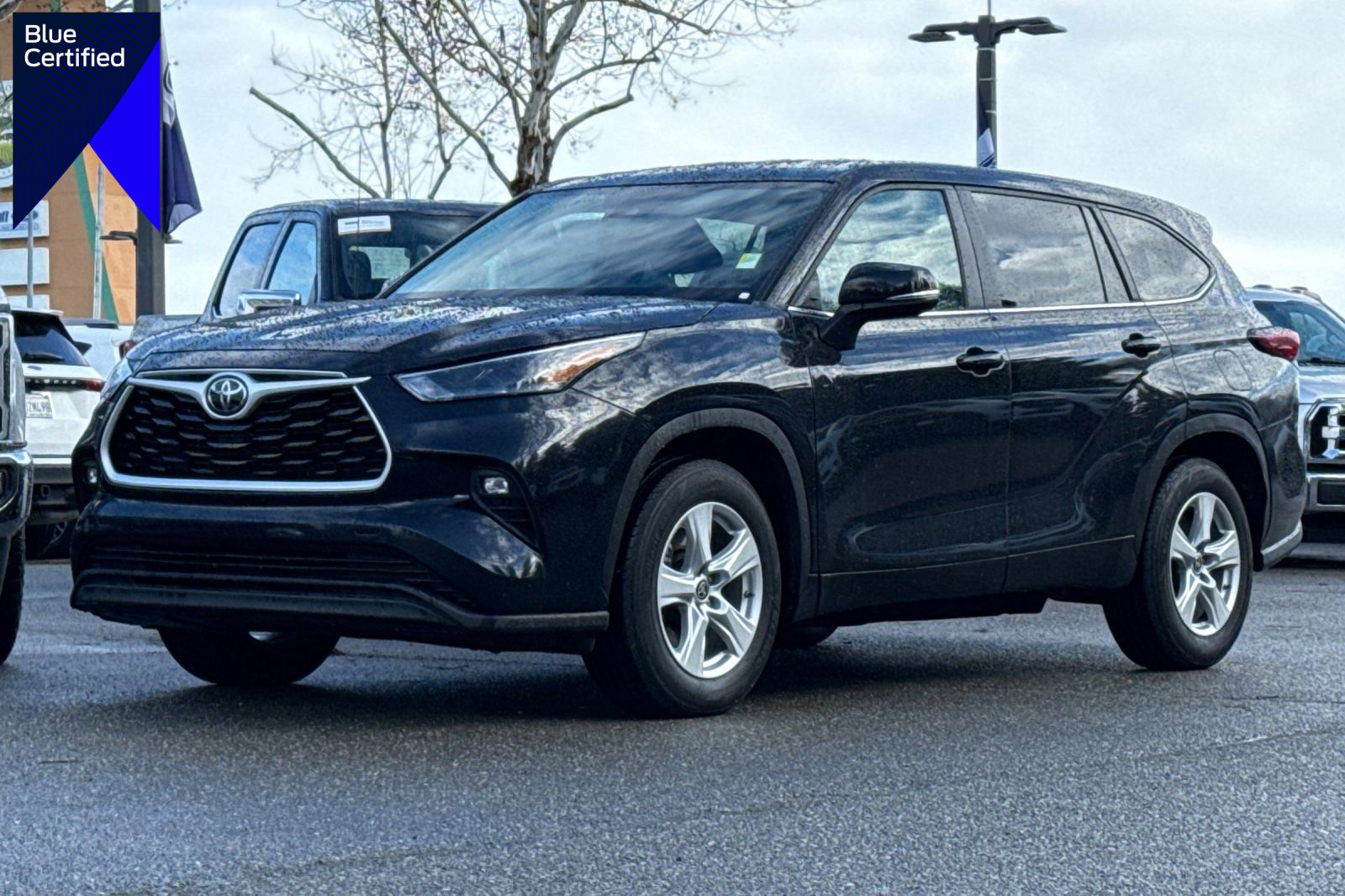 Used 2024 Toyota Highlander LE image 1