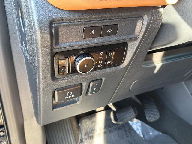 Certified 2024 Ford Expedition Platinum image 11