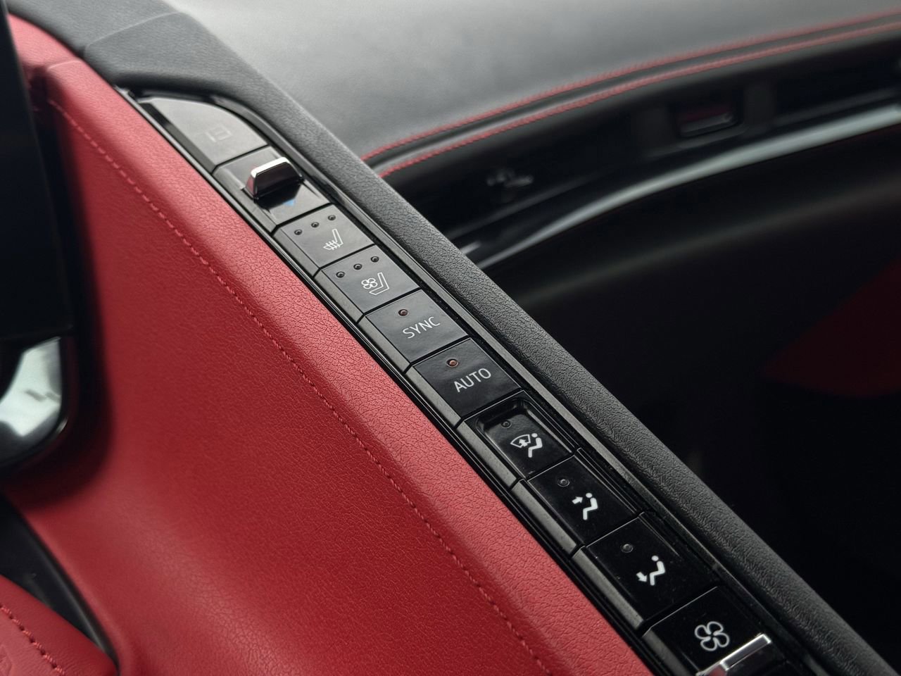 Used 2025 Chevrolet Corvette Stingray Preferred Cpe w/ Stealth Interior Trim Package image 19