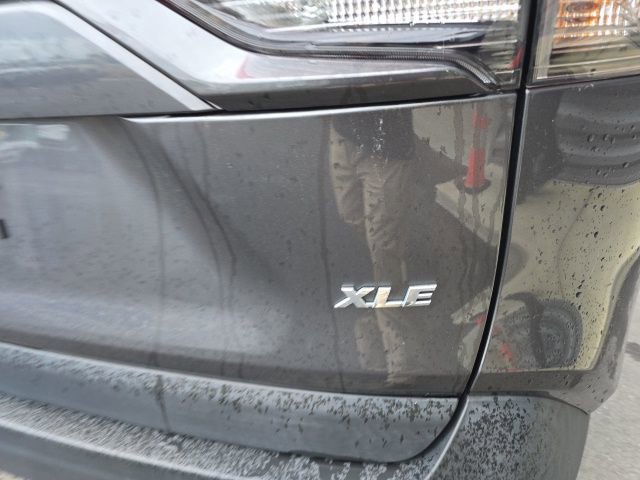Used 2023 Toyota RAV4 XLE Premium image 7
