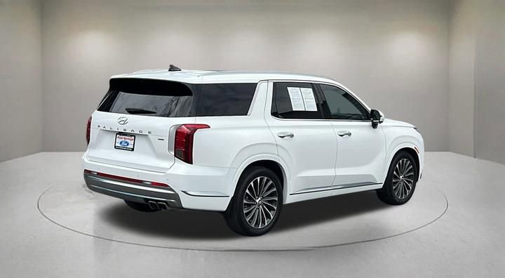 Used 2023 Hyundai Palisade Calligraphy AWD/4WD image 2