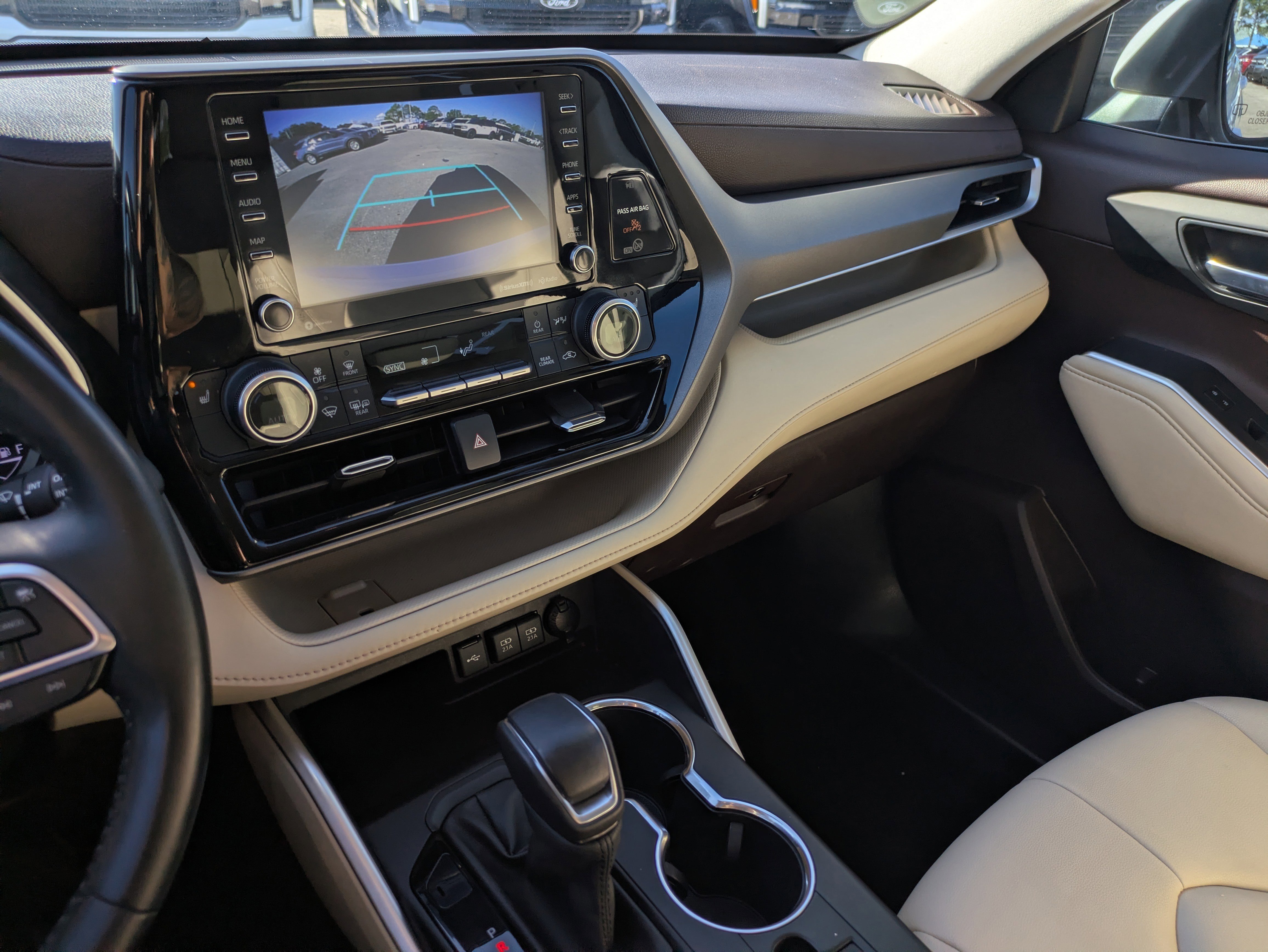 Used 2021 Toyota Highlander XLE image 32