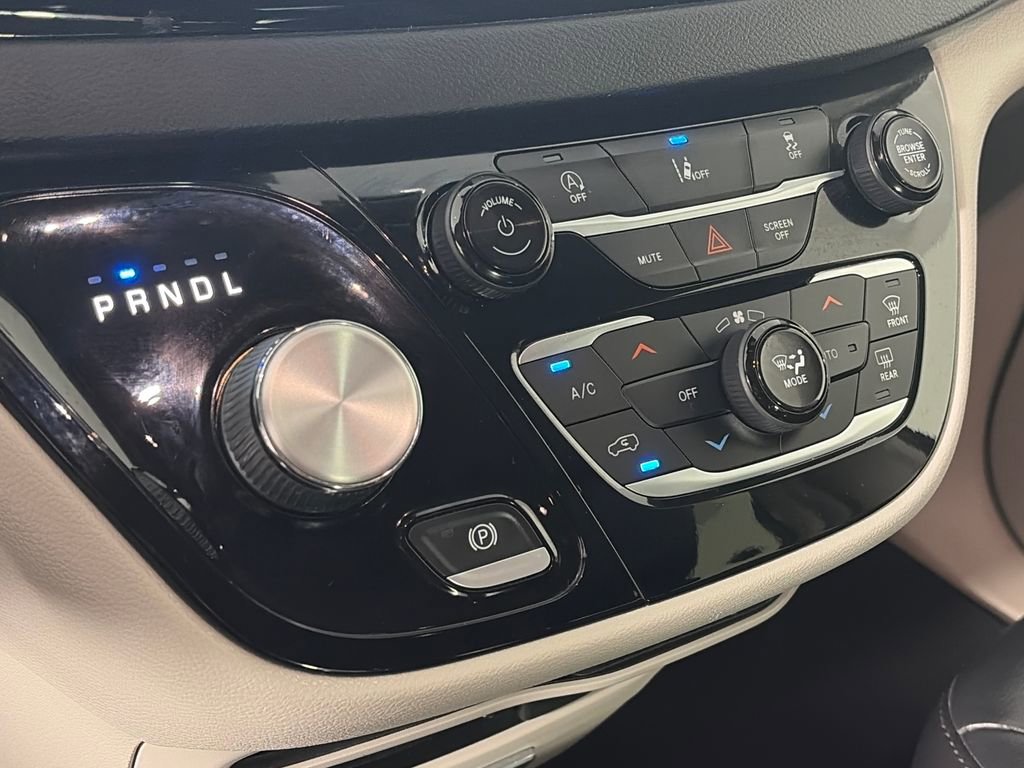 Used 2022 Chrysler Pacifica Touring-L FWD image 20