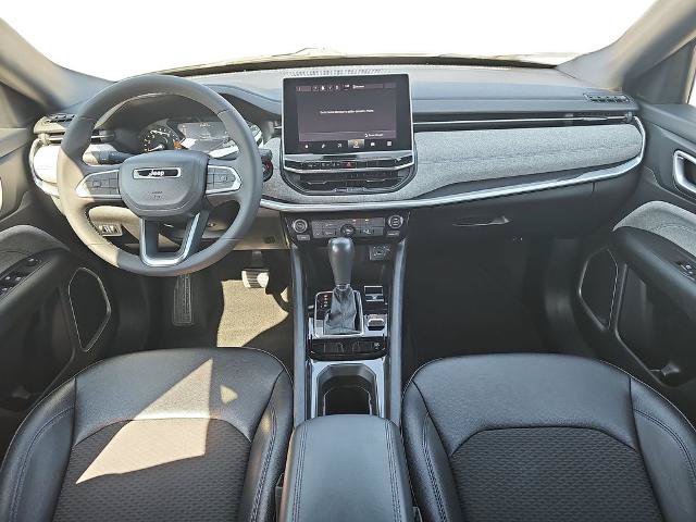 Used 2024 Jeep Compass Latitude AWD/4WD image 9