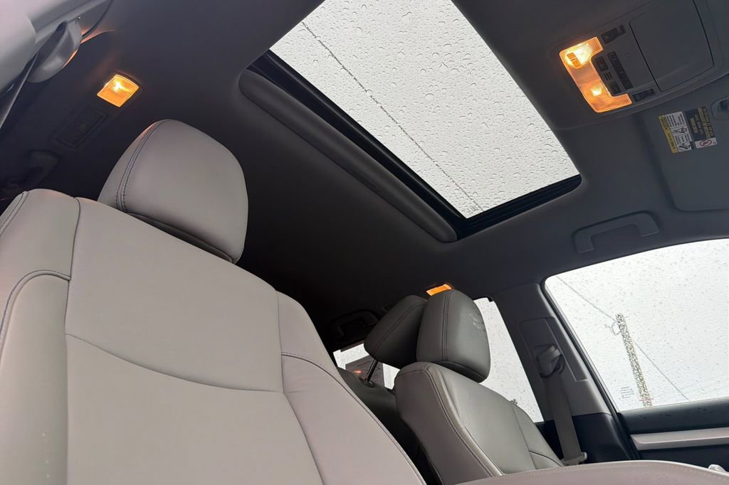 Used 2018 Toyota Highlander XLE image 17