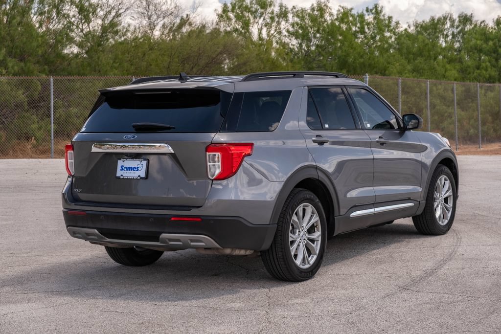Certified 2023 Ford Explorer XLT w/ Equipment Group 202A RWD image 8