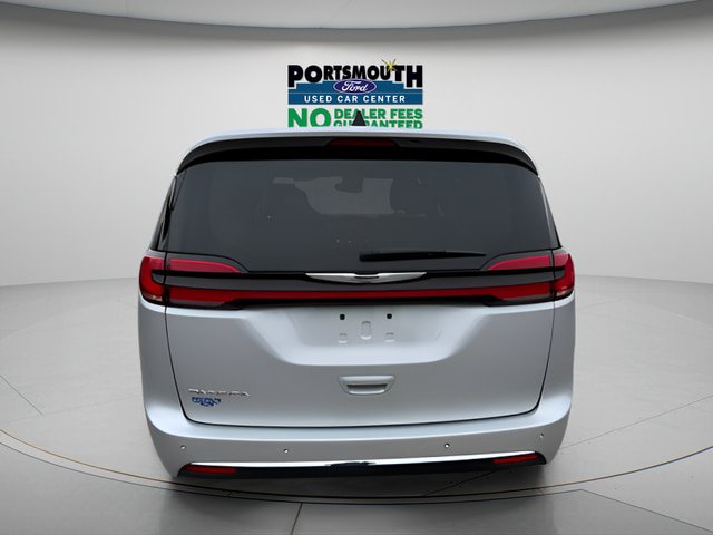 Used 2024 Chrysler Pacifica Touring-L FWD image 29