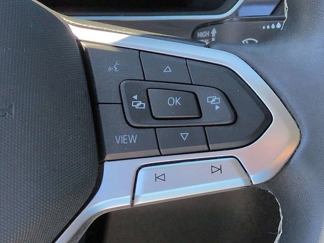 Used 2023 Volkswagen Tiguan SE w/ Panoramic Sunroof Package image 28