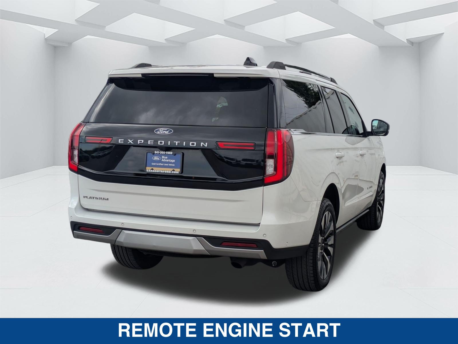 Certified 2025 Ford Expedition Platinum w/ Driver's Package AWD/4WD image 4
