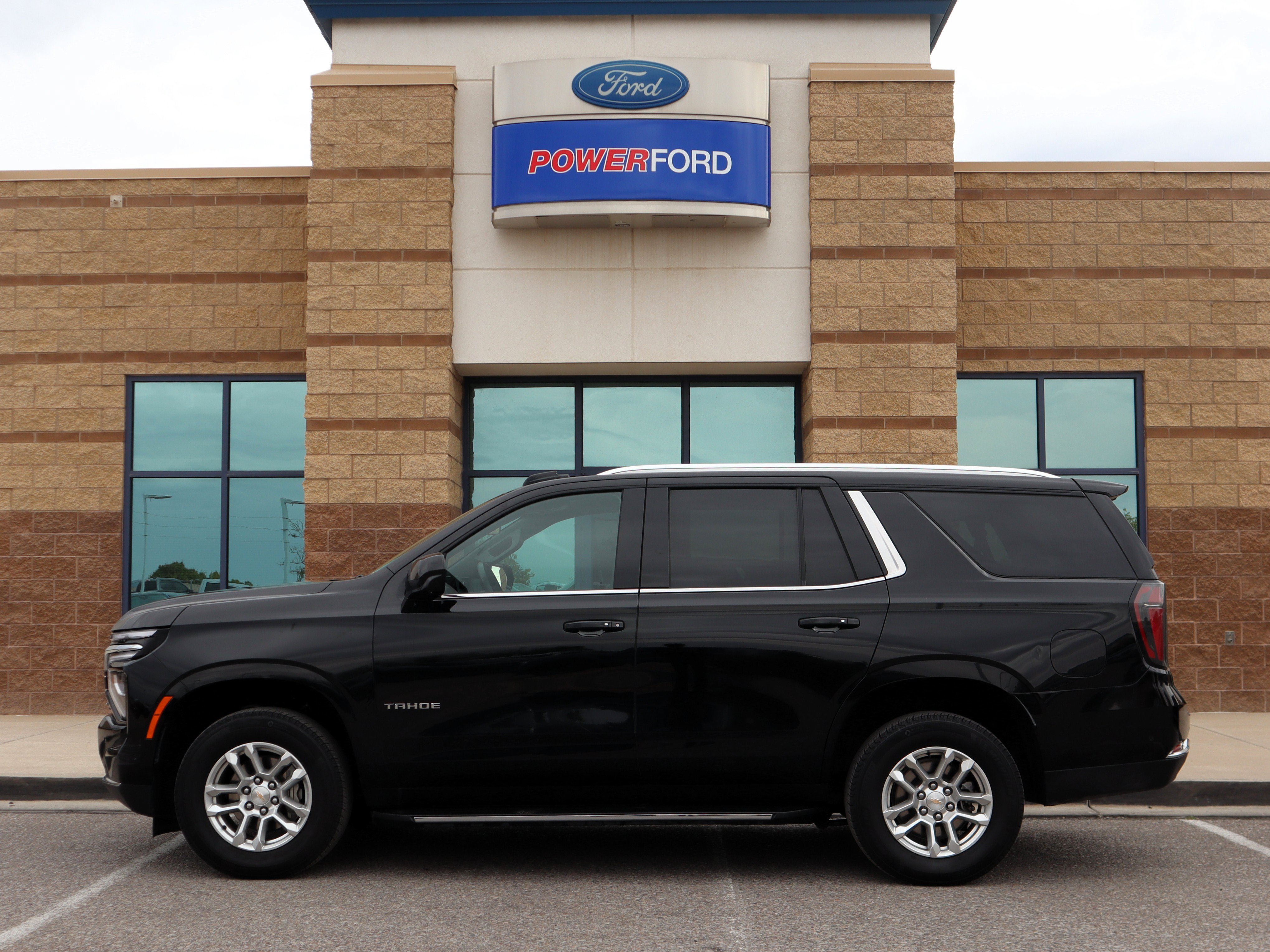 Used 2025 Chevrolet Tahoe LT RWD image 9