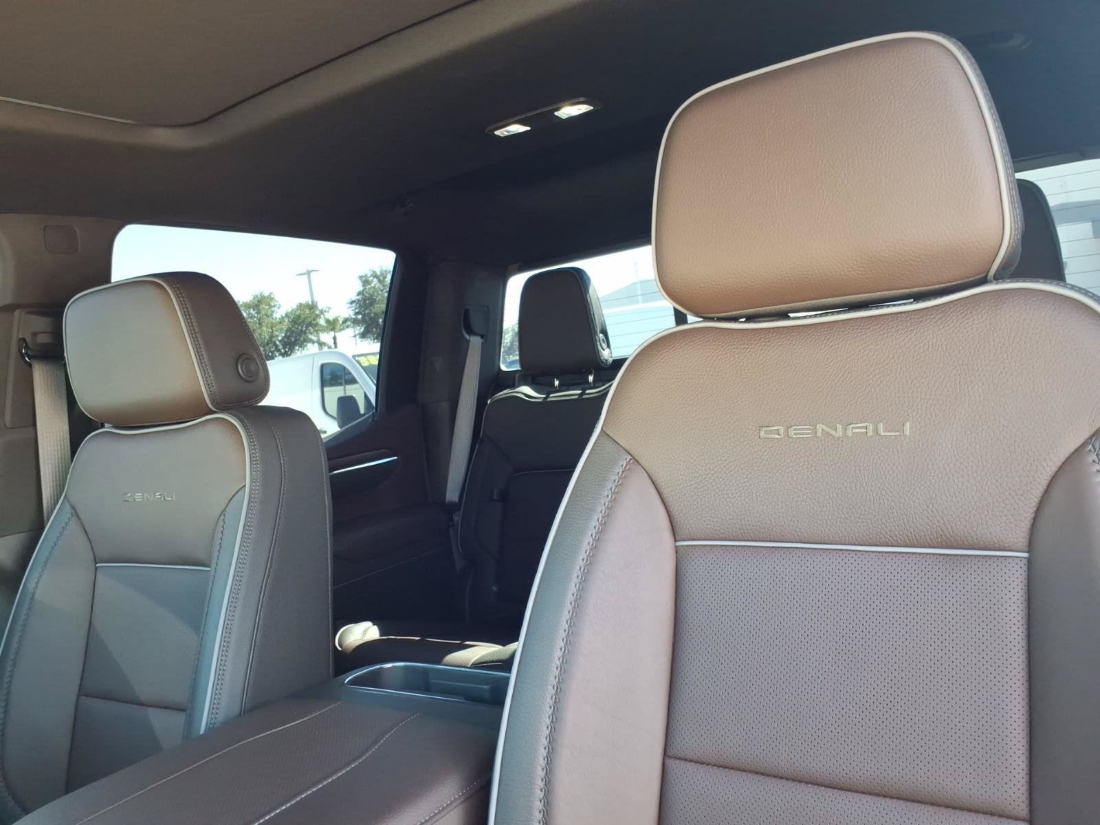 Used 2025 GMC Sierra 1500 Denali w/ Denali Reserve Package AWD/4WD image 17