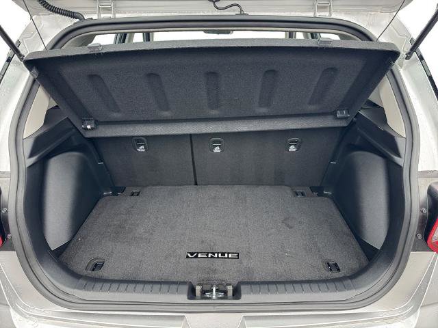 Used 2023 Hyundai Venue SEL FWD image 10