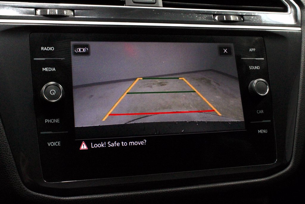 Used 2024 Volkswagen Tiguan SE FWD image 2