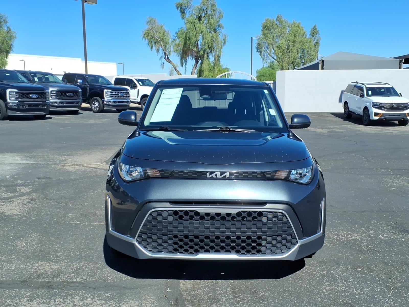 Used 2025 Kia Soul LX w/ LX Technology Package FWD image 2