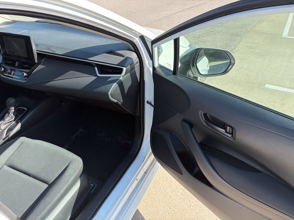Used 2025 Toyota Corolla LE FWD image 16