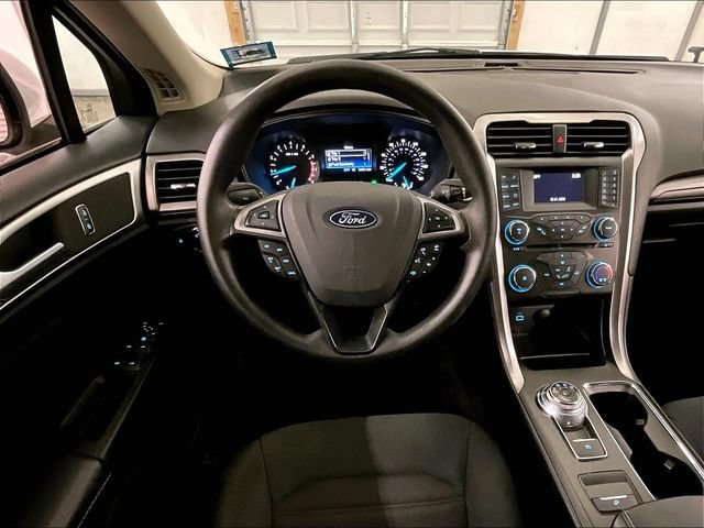 Certified 2018 Ford Fusion SE FWD image 5