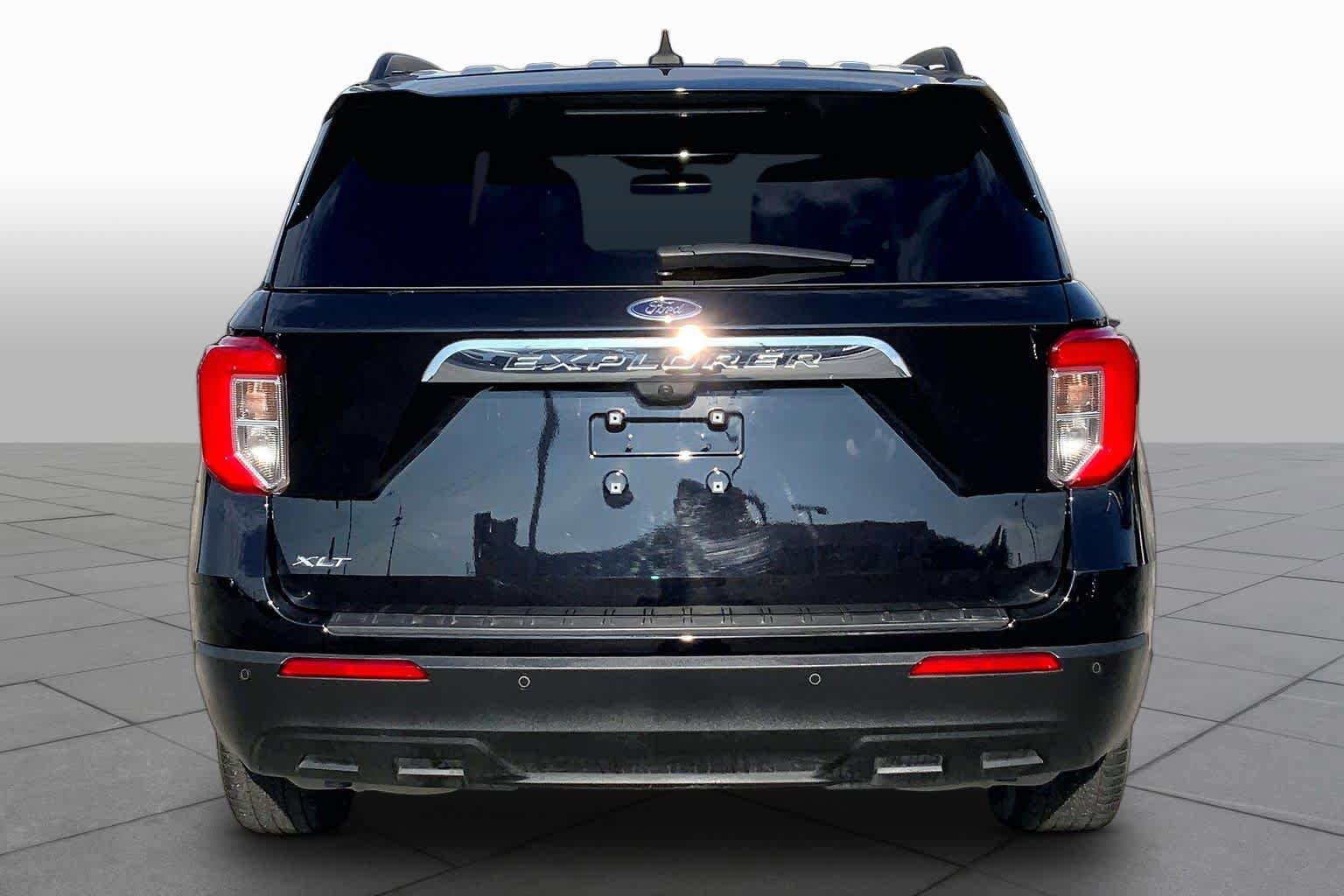 Certified 2023 Ford Explorer XLT RWD image 5