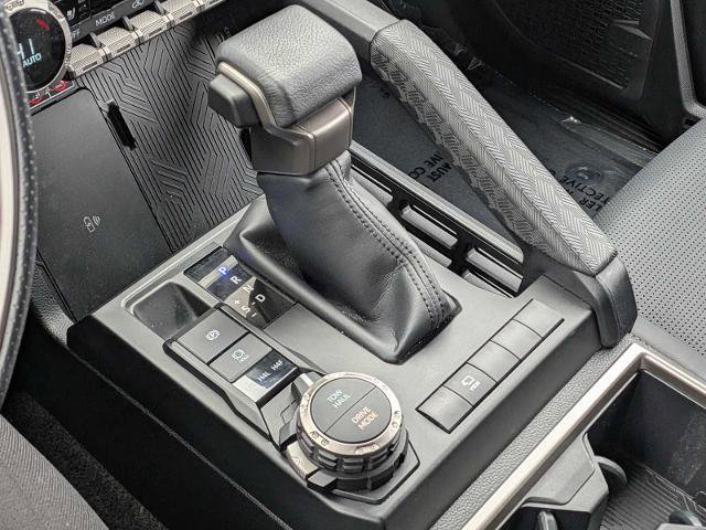 Used 2025 Toyota 4Runner Limited AWD/4WD image 34