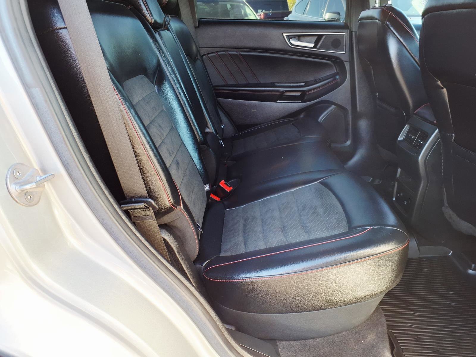 Certified 2023 Ford Edge ST-Line image 14