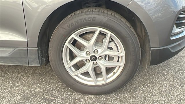 Certified 2024 Ford Edge SEL image 9