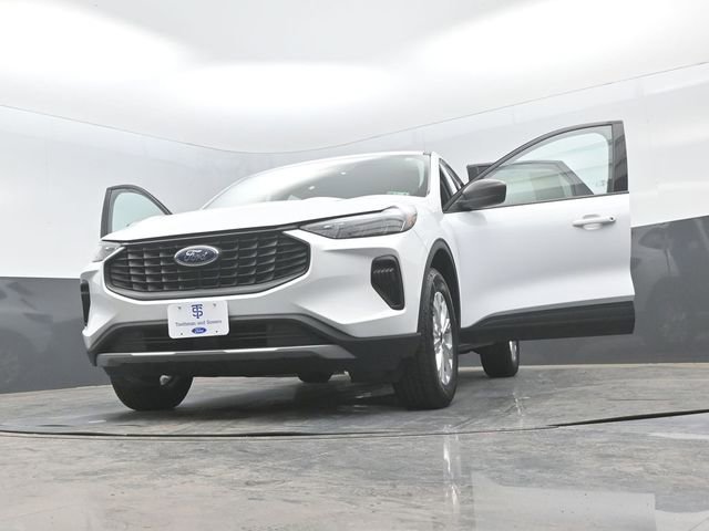 Certified 2025 Ford Escape Active AWD/4WD image 29
