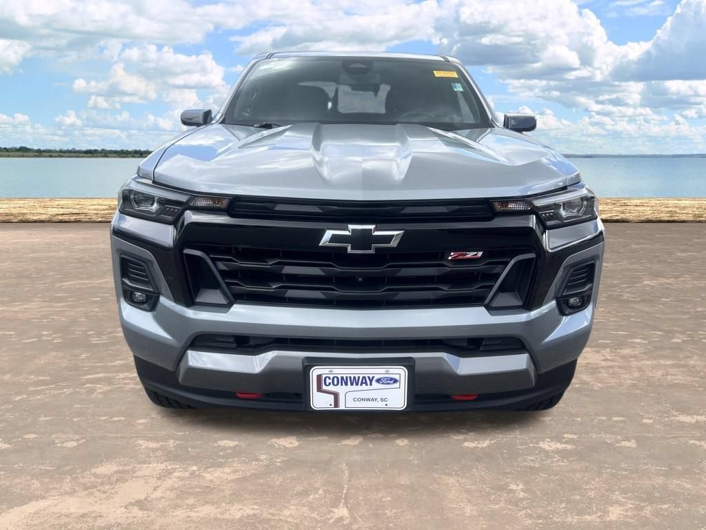 Used 2025 Chevrolet Colorado Z71 w/ Technology Package AWD/4WD image 9