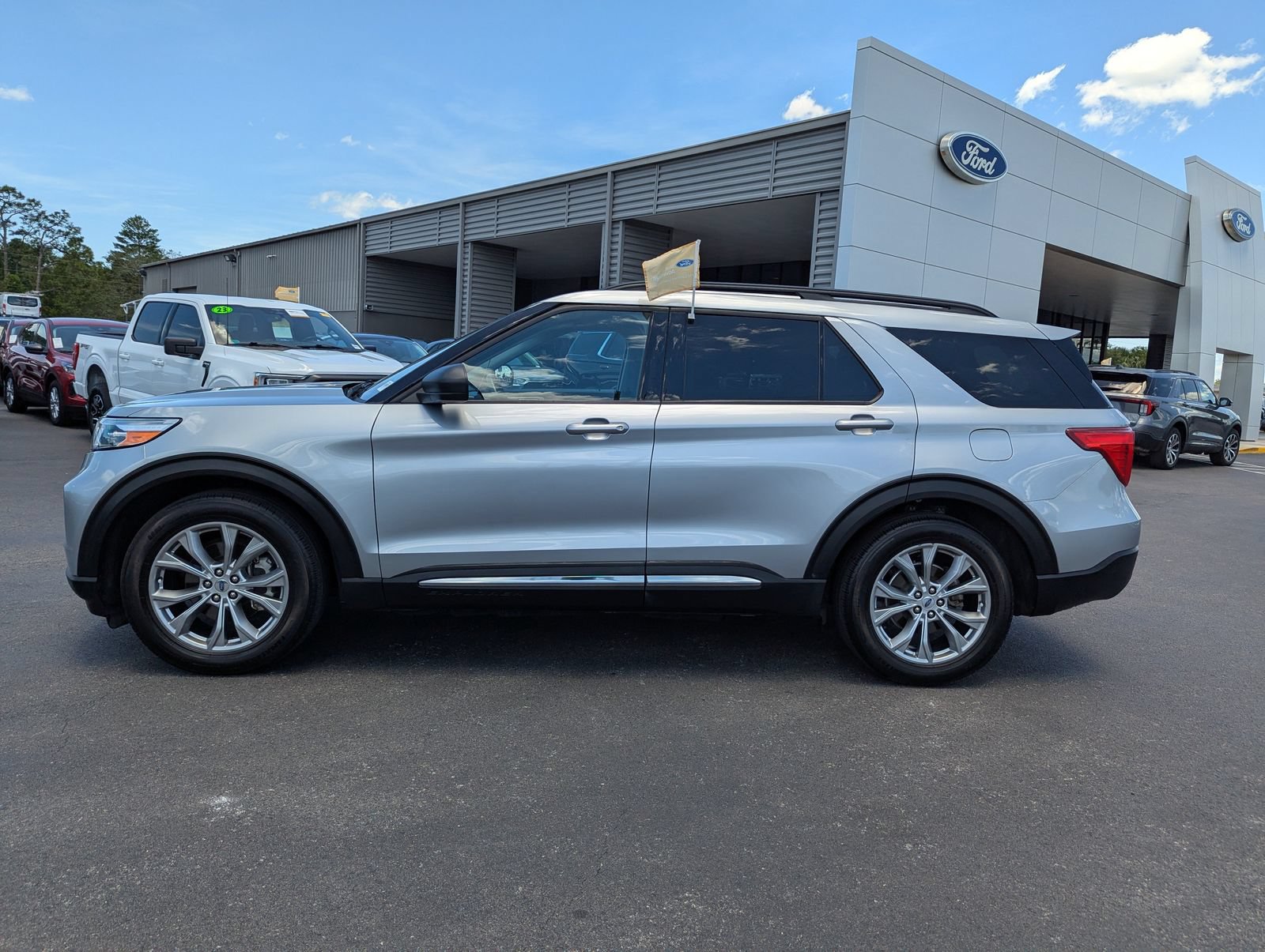 Certified 2023 Ford Explorer XLT w/ Equipment Group 202A RWD image 8