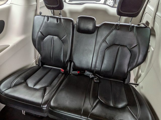 Used 2023 Chrysler Pacifica Touring-L FWD image 22
