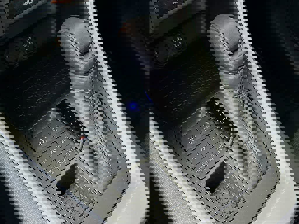 Used 2025 Toyota RAV4 LE image 22