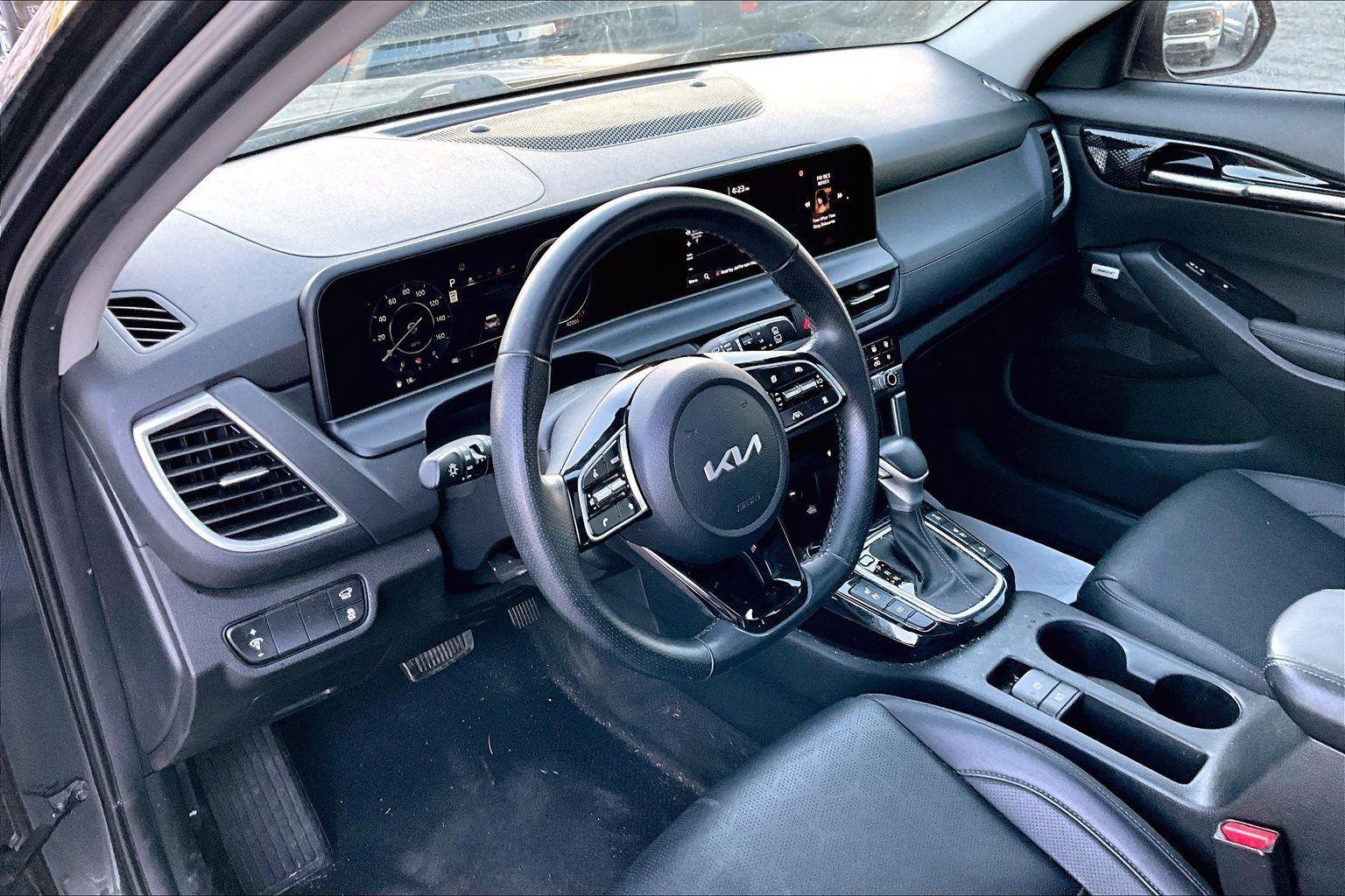 Used 2024 Kia Seltos SX w/ SX Sunroof Package image 11