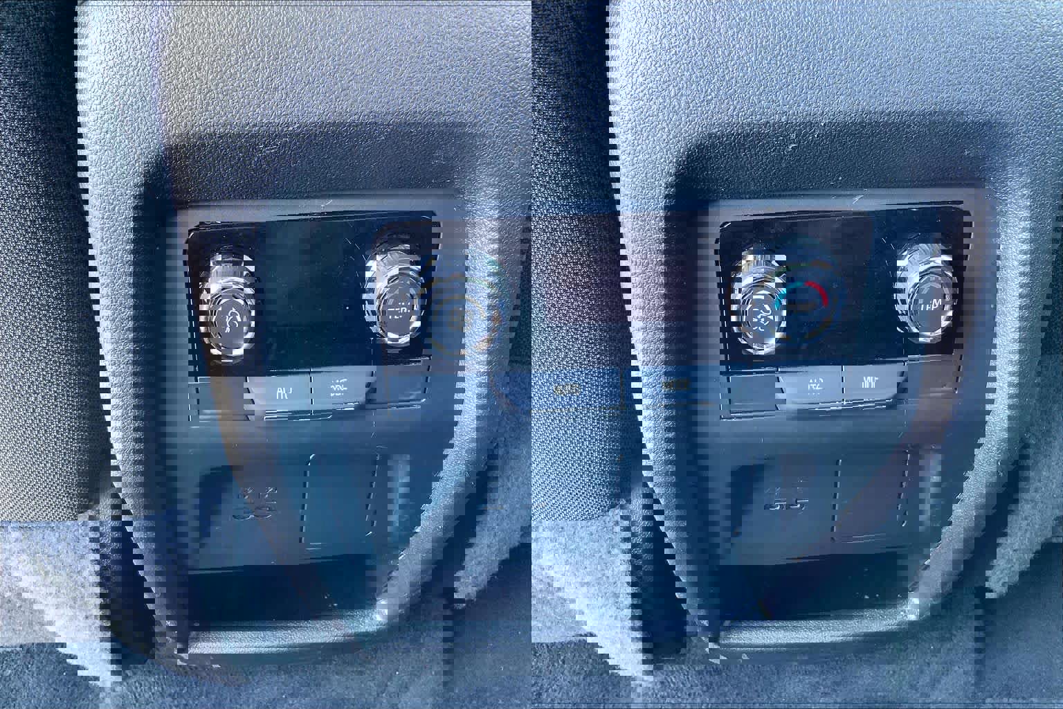 Used 2025 Chevrolet Traverse LT image 34