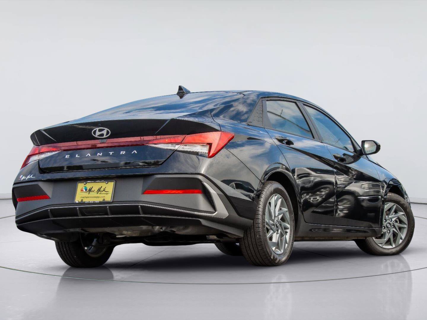 Used 2024 Hyundai Elantra SEL FWD image 3