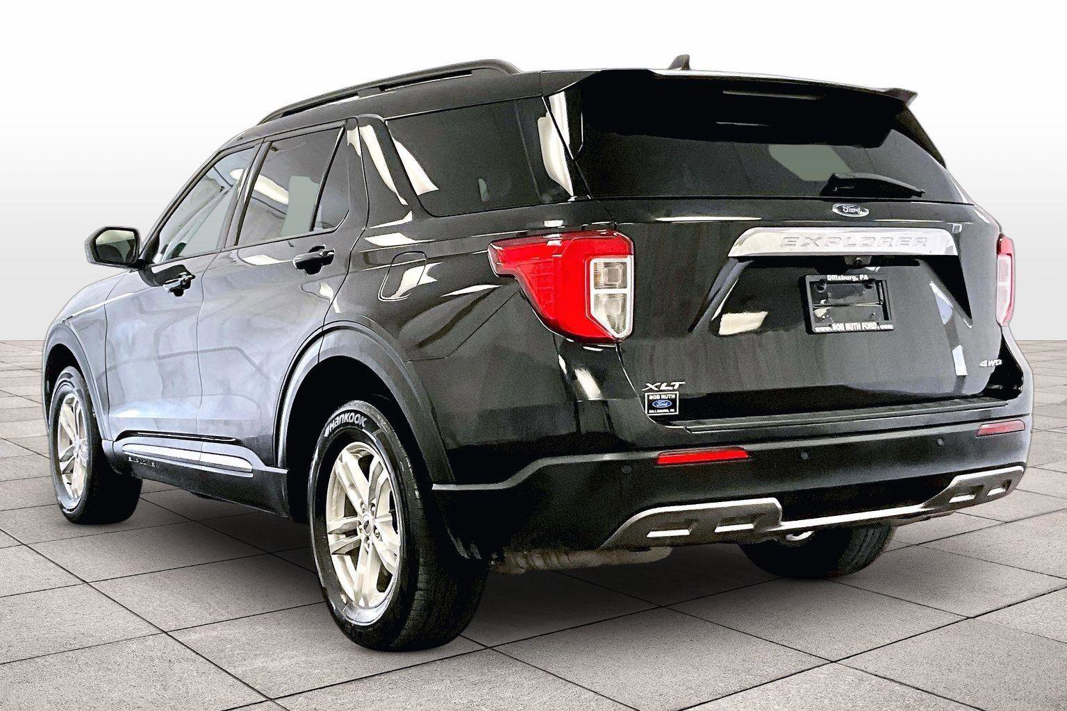 Certified 2022 Ford Explorer XLT w/ Equipment Group 202A image 10