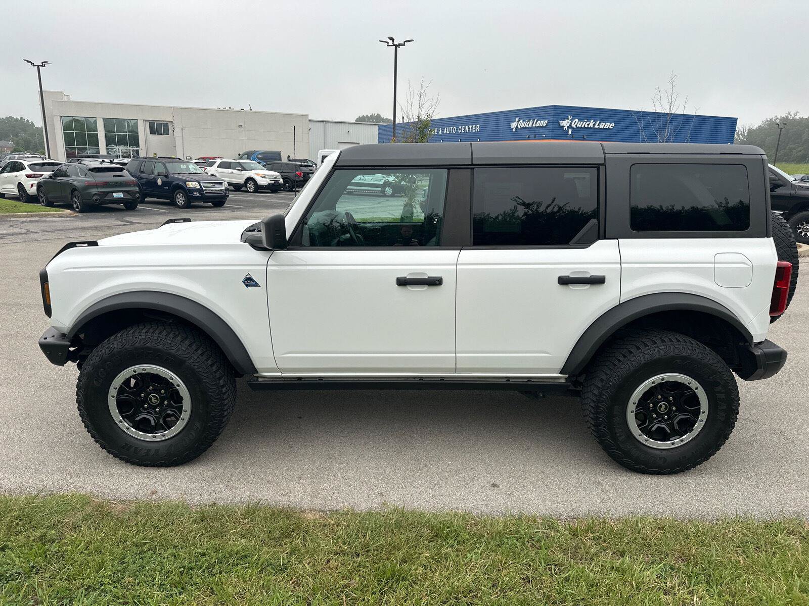 Certified 2023 Ford Bronco Black Diamond w/ Sasquatch Package AWD/4WD image 3